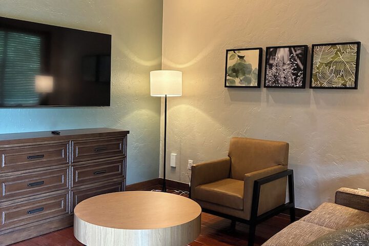Room 32 of 86