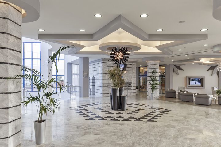 Entrance & Lobby