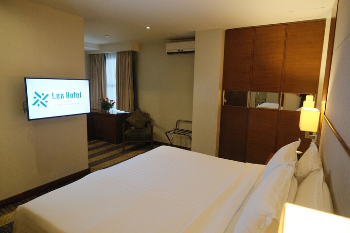 Room 15 of 90