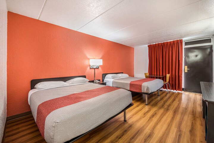 2 Queen Beds (1 of 5)