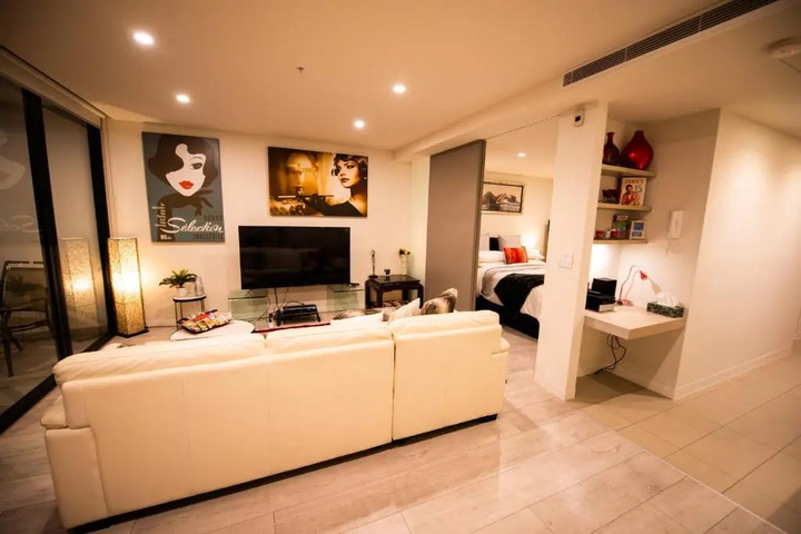 Room 5 of 20