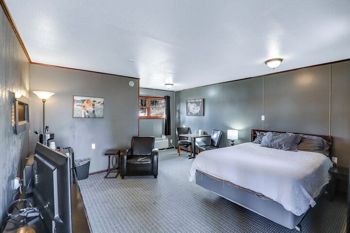 Room 5 of 18