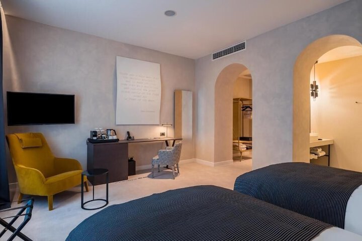 Room 5 of 44