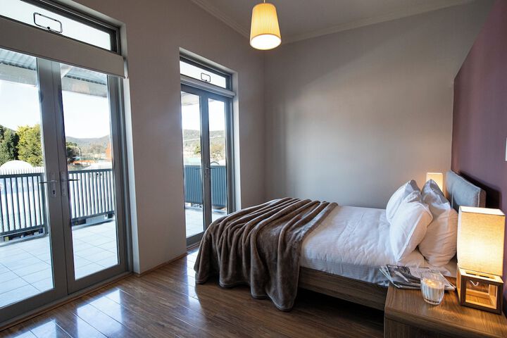 Room 4 of 16