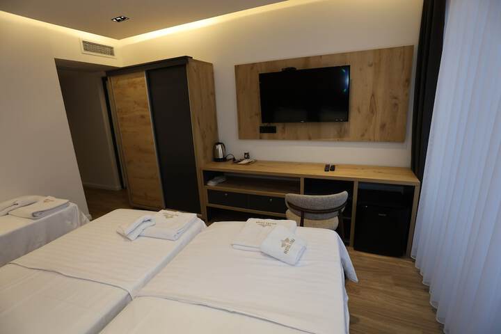 Room 27 of 42