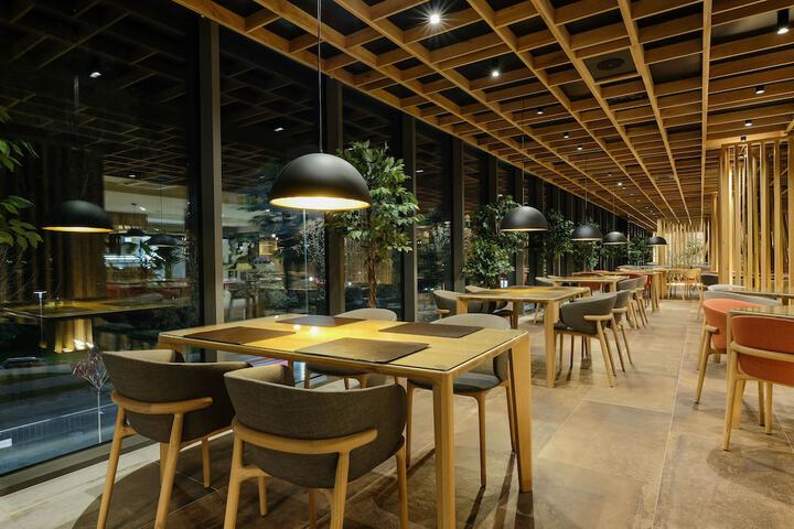 Dining 76 of 103