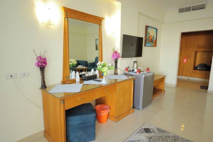 Room 5 of 16