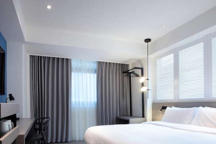 Room 10 of 67