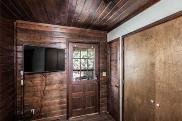 Room 32 of 38