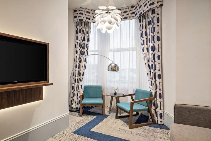 Room 10 of 34