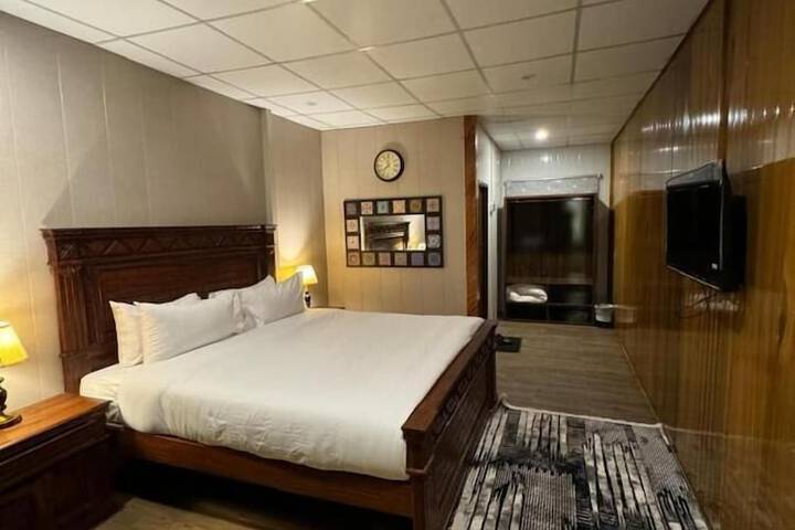 Room 2 of 17
