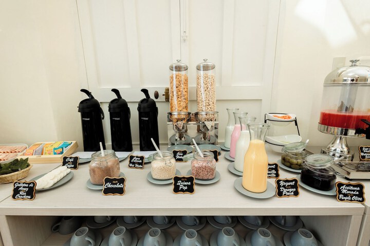 Breakfast/Coffee Service 48 of 73