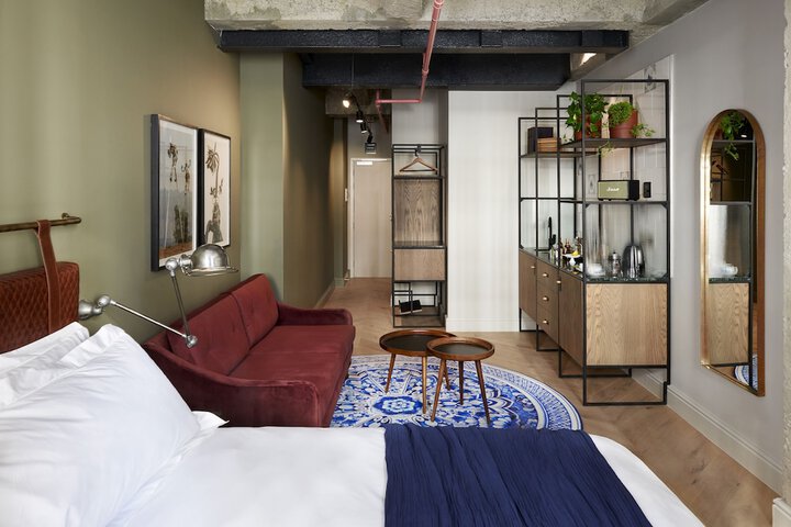 Room 14 of 126