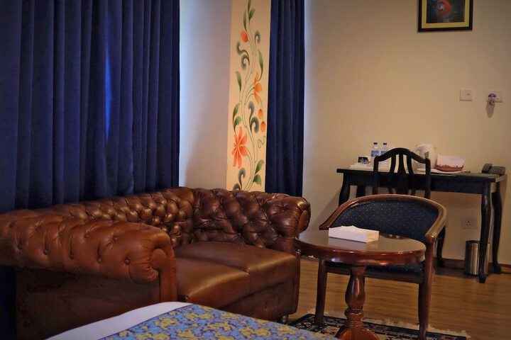 Room 4 of 15