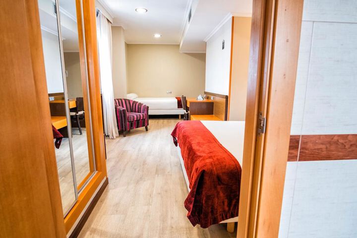 Room 4 of 52