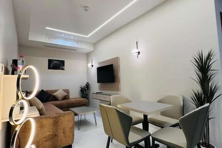 Room 15 of 28