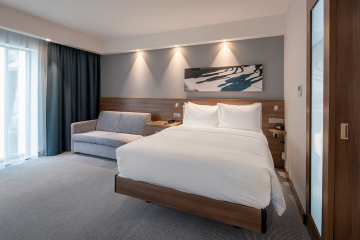 Room 16 of 47