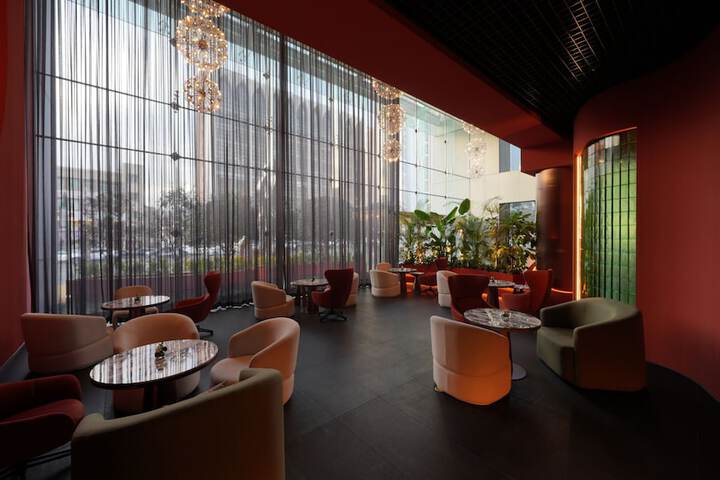 Lounge 98 of 115