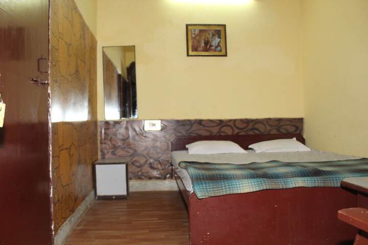 Room 11 of 35