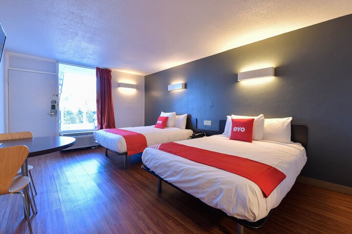 2 Queen Beds (7 of 13)