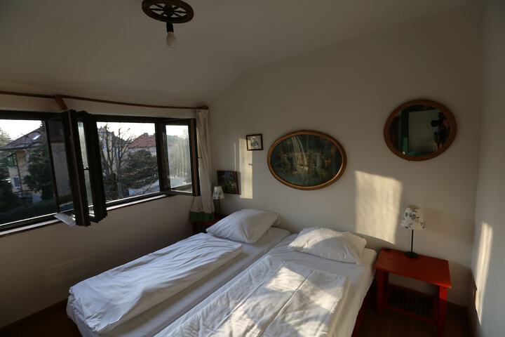 Room 26 of 86