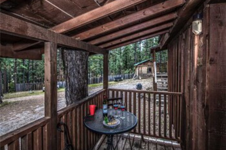 Hideaway 1 Bedroom, Wood Burning Stove, Midtown, Sleeps 3 in Ruidoso, NM