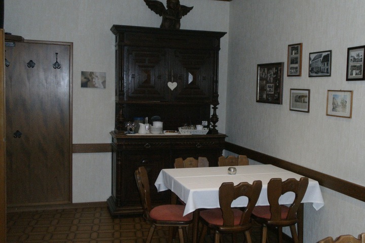 Dining 5 of 19