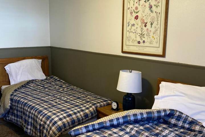 Room 3 of 75