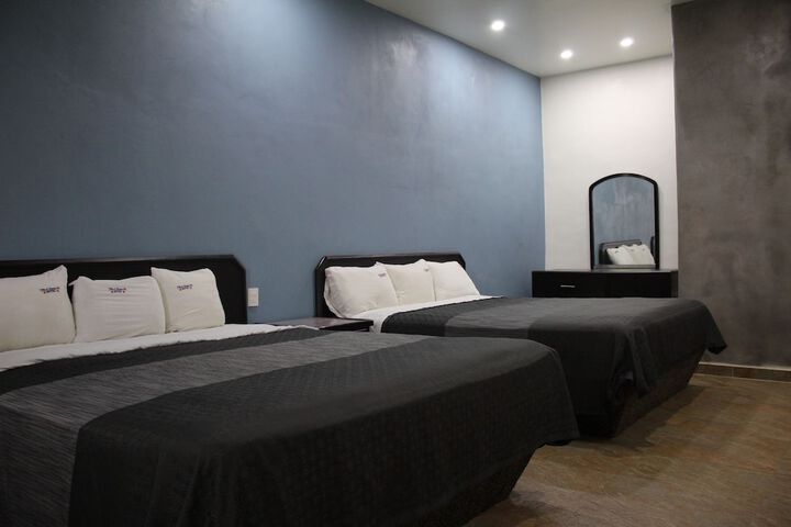 Standard Room, King or Two Doubles (5 of 5)