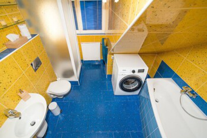 Room 8 of 38