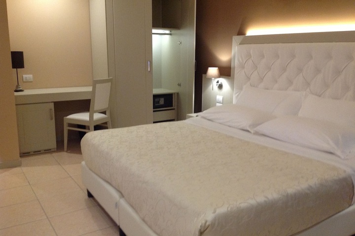 Room 7 of 44