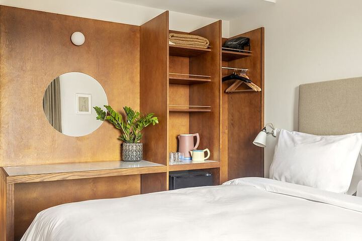 Room 14 of 33
