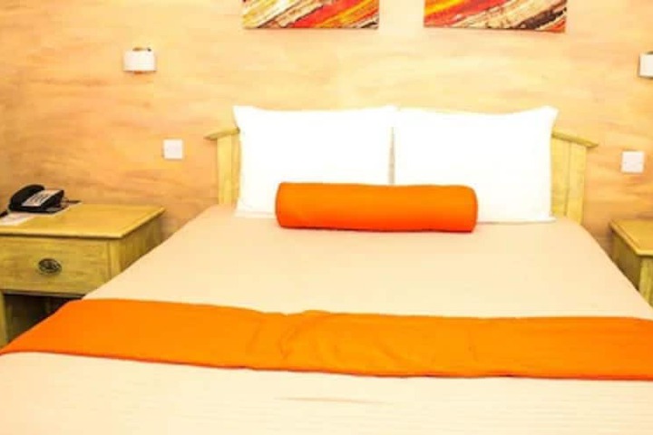 Room 5 of 11