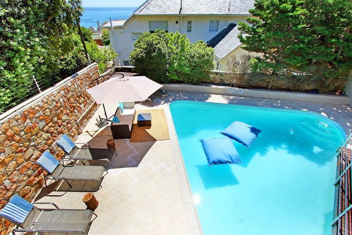 Hotel Pool