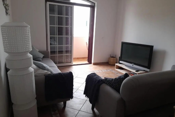 Room 5 of 9