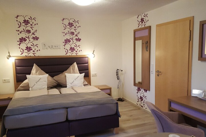 Room 2 of 39
