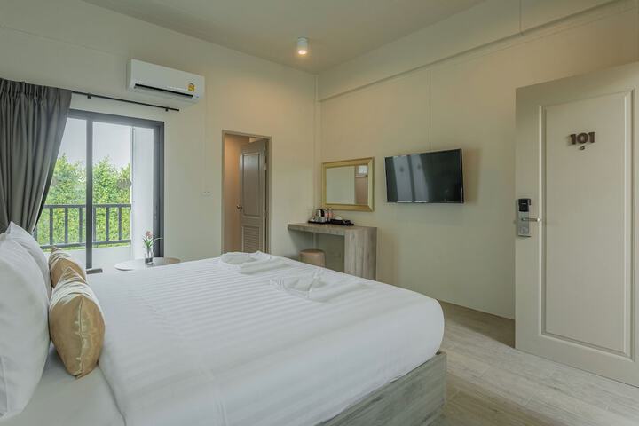 Room 47 of 90