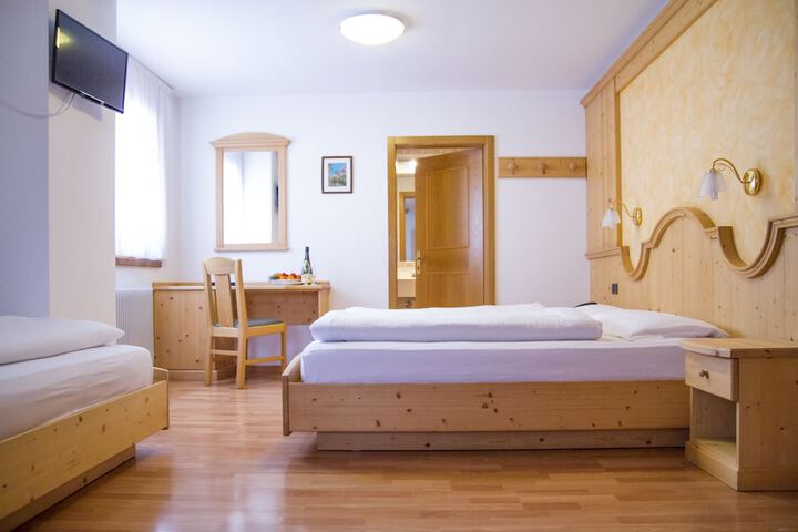 Room 5 of 25