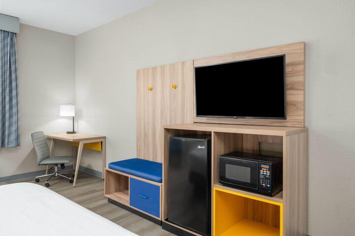 Room 16 of 68