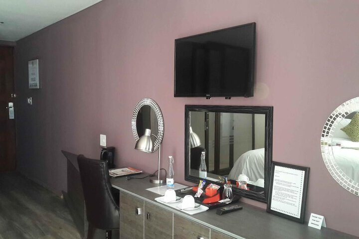 Room 8 of 48