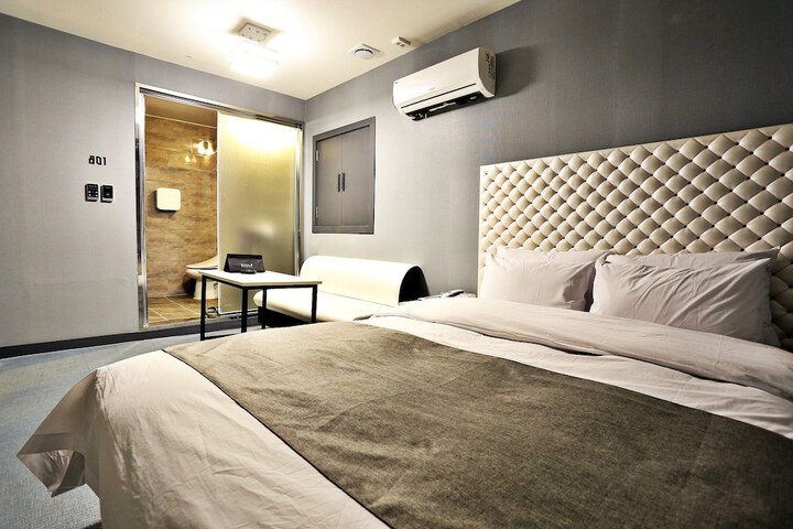 Room 65 of 91
