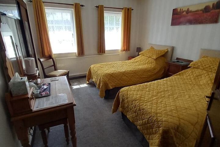 Room 6 of 24