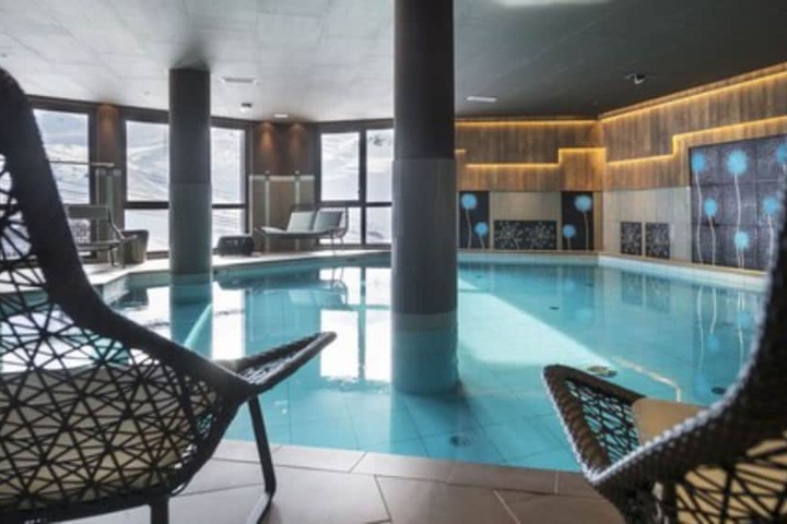 Hotel Pool
