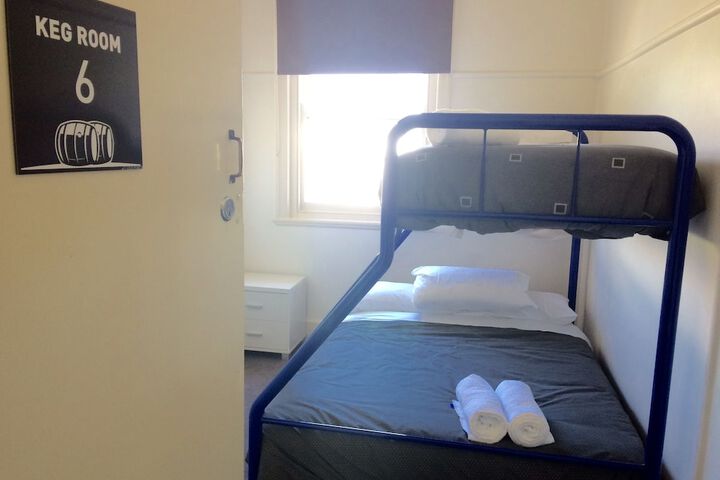 Room 13 of 34