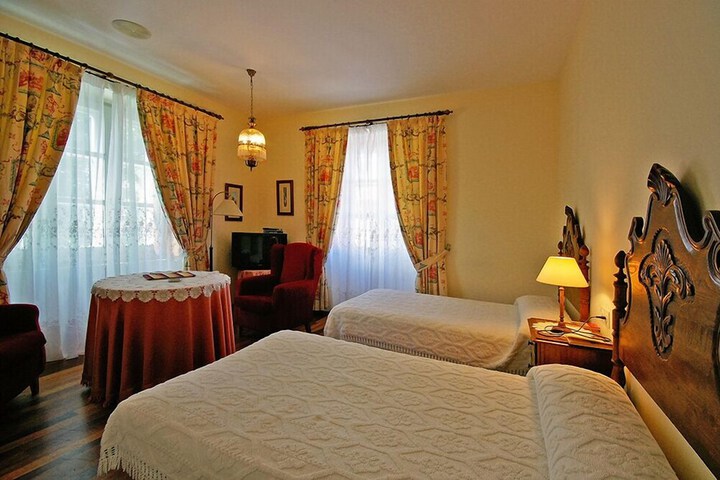 Room 9 of 48