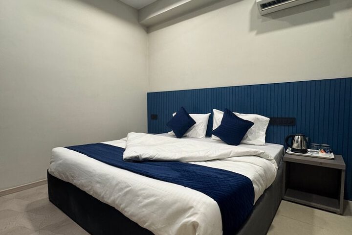 Room 16 of 26