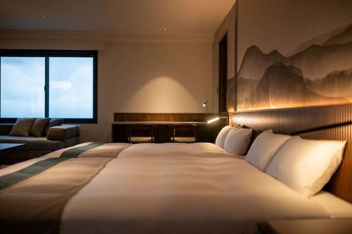 Room 17 of 200
