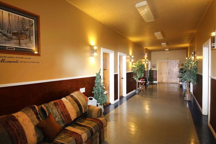 Ballroom/Hall 18 of 24