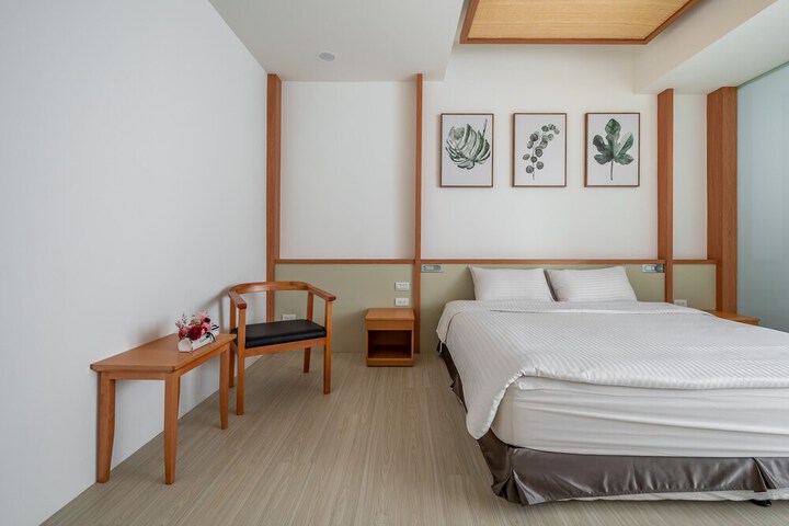 Room 28 of 172
