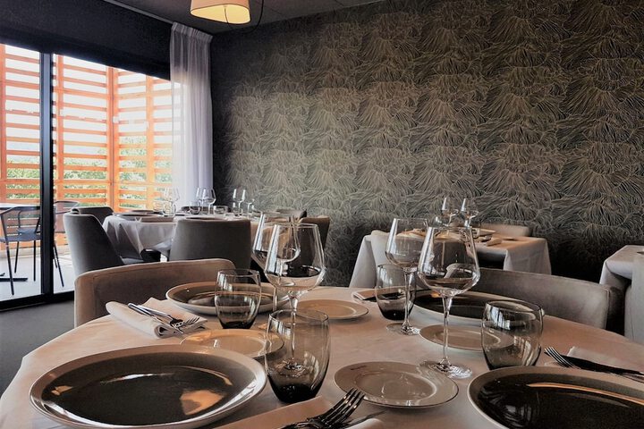 Dining 61 of 88